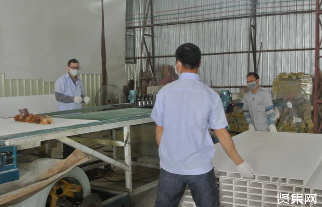 ?彩鋼板的特性有哪些？制作流程和安裝步驟分別是什么？