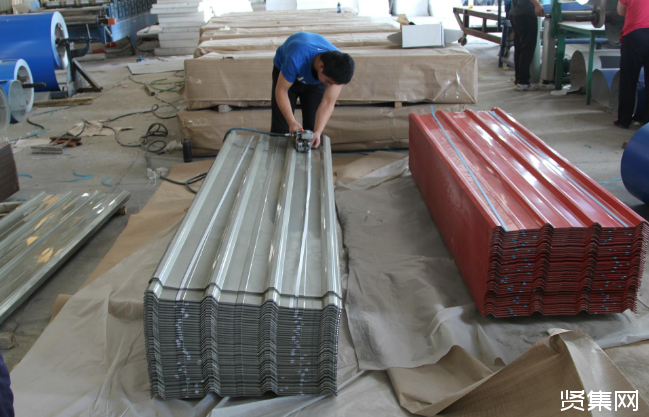 ?彩鋼板的特性有哪些？制作流程和安裝步驟分別是什么？