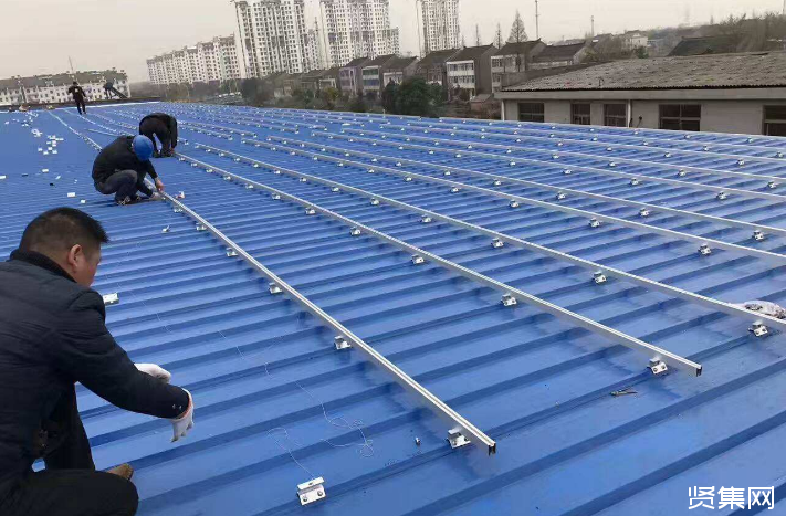 ?彩鋼板的特性有哪些？制作流程和安裝步驟分別是什么？